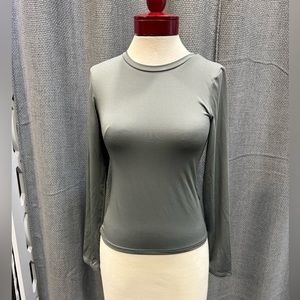 NWOT gray stretch workout top. Size S
